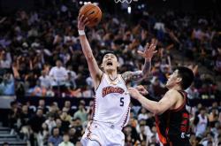 开云APP-上海男篮遭遇连败，季后赛资格岌岌可危