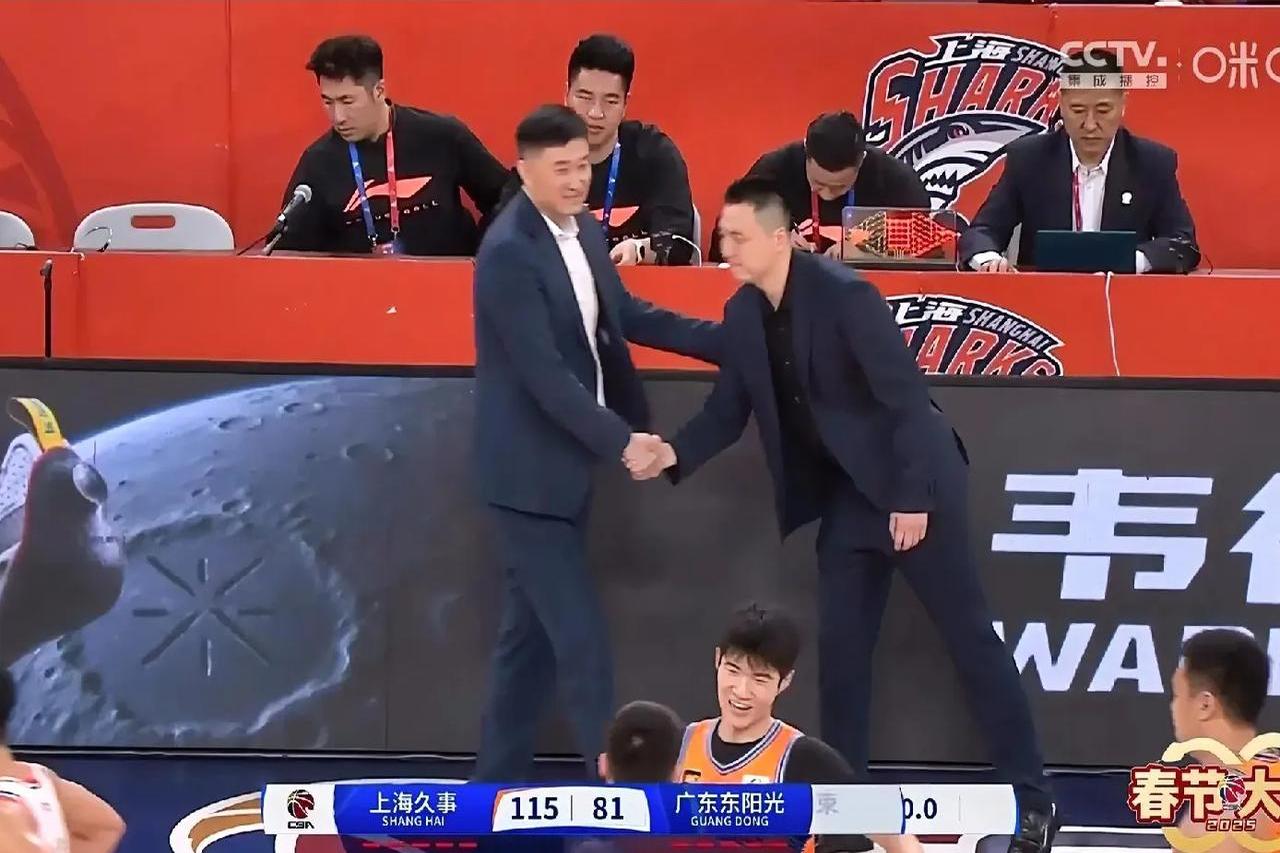 上海队攻防两端完美发挥，主场大胜