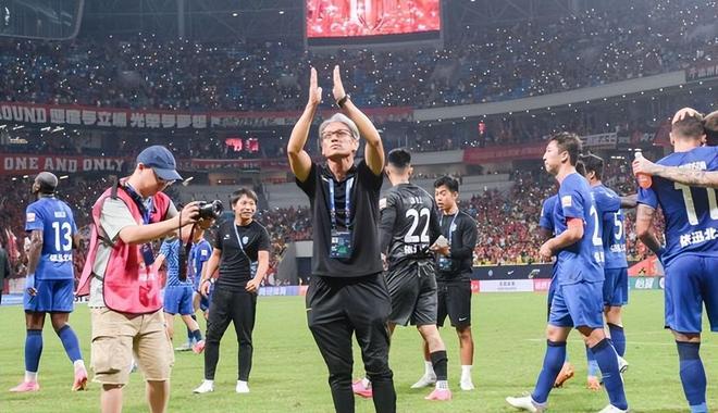 武汉队挑战上海队，双方实力较量争夺晋级机会的简单介绍