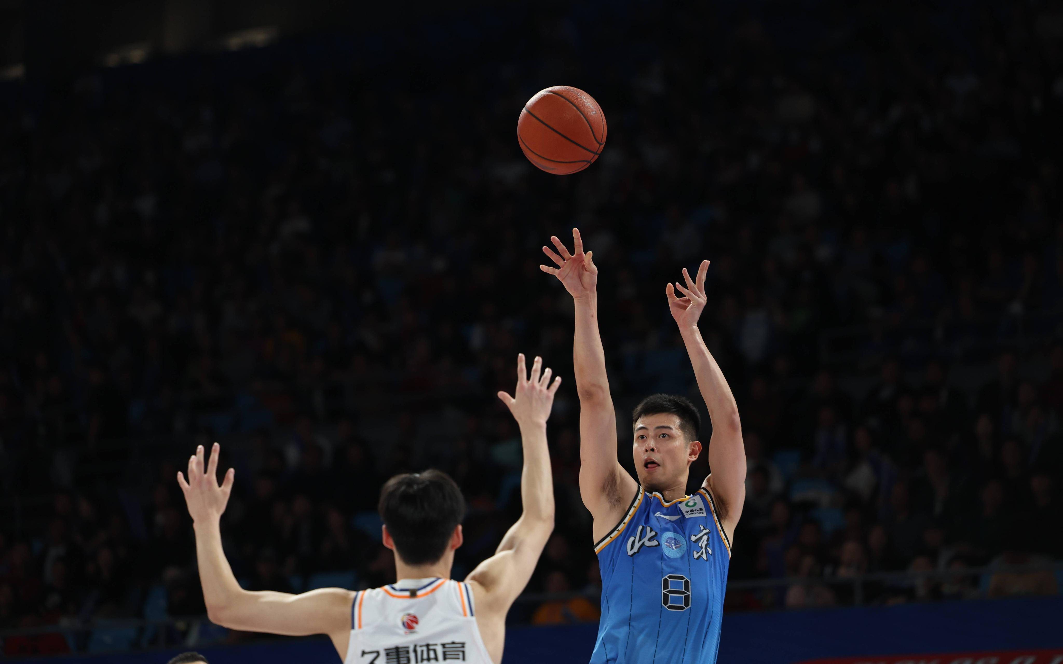 职业篮球聚焦关键比赛,球员表现备受瞩目的简单介绍 职业篮球聚焦关键比赛,球员表现备受瞩目的简单介绍