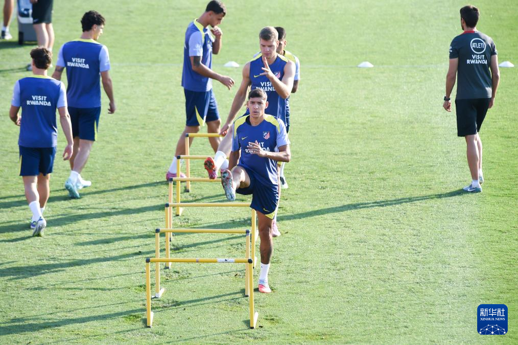 足球训练营再次盛大开启,备战新赛季 足球训练营再次盛大开启,备战新赛季