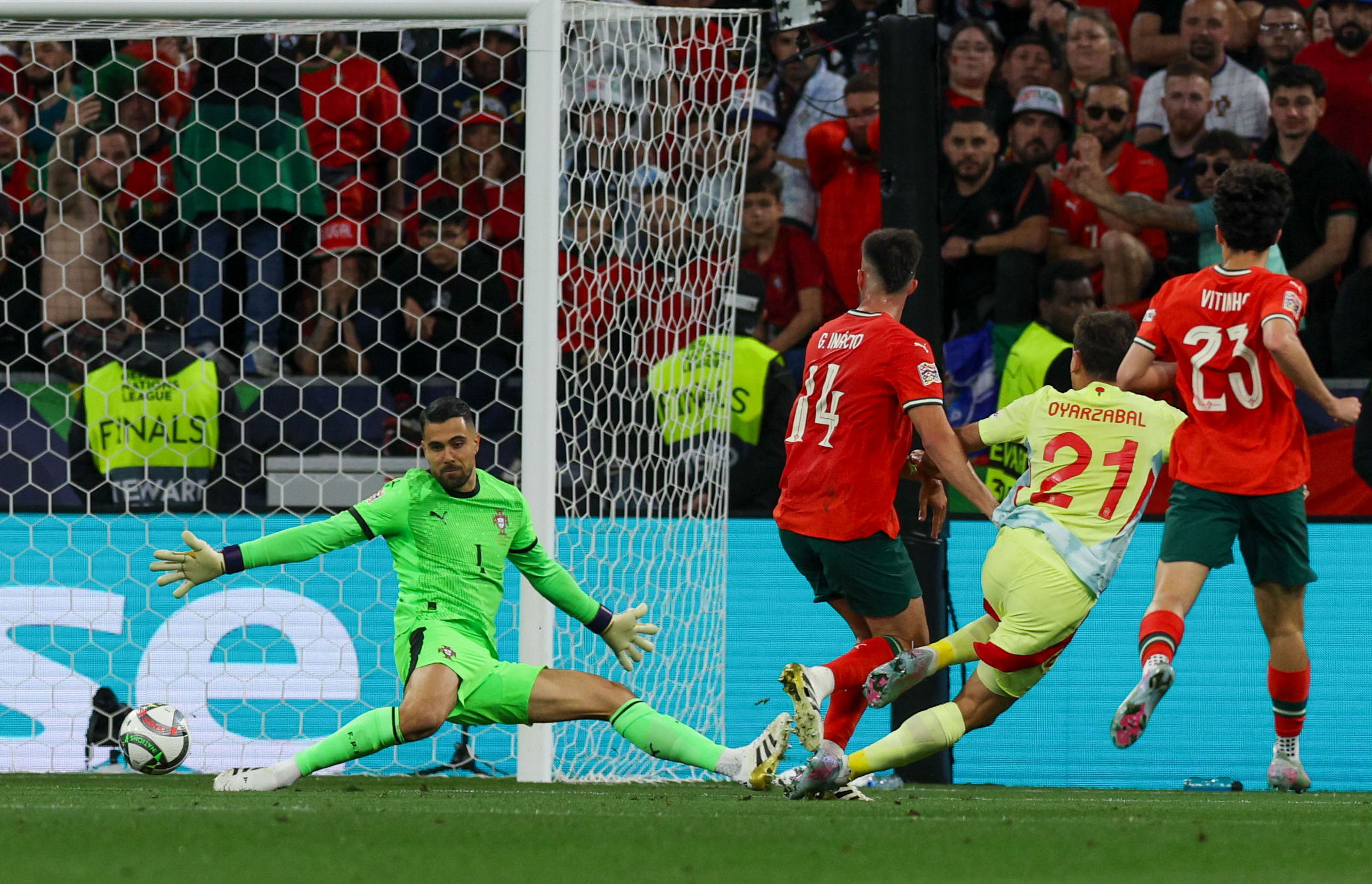 关于国际足球实时报道:欧国联赛劲爆进行的信息 关于国际足球实时报道:欧国联赛劲爆进行的信息