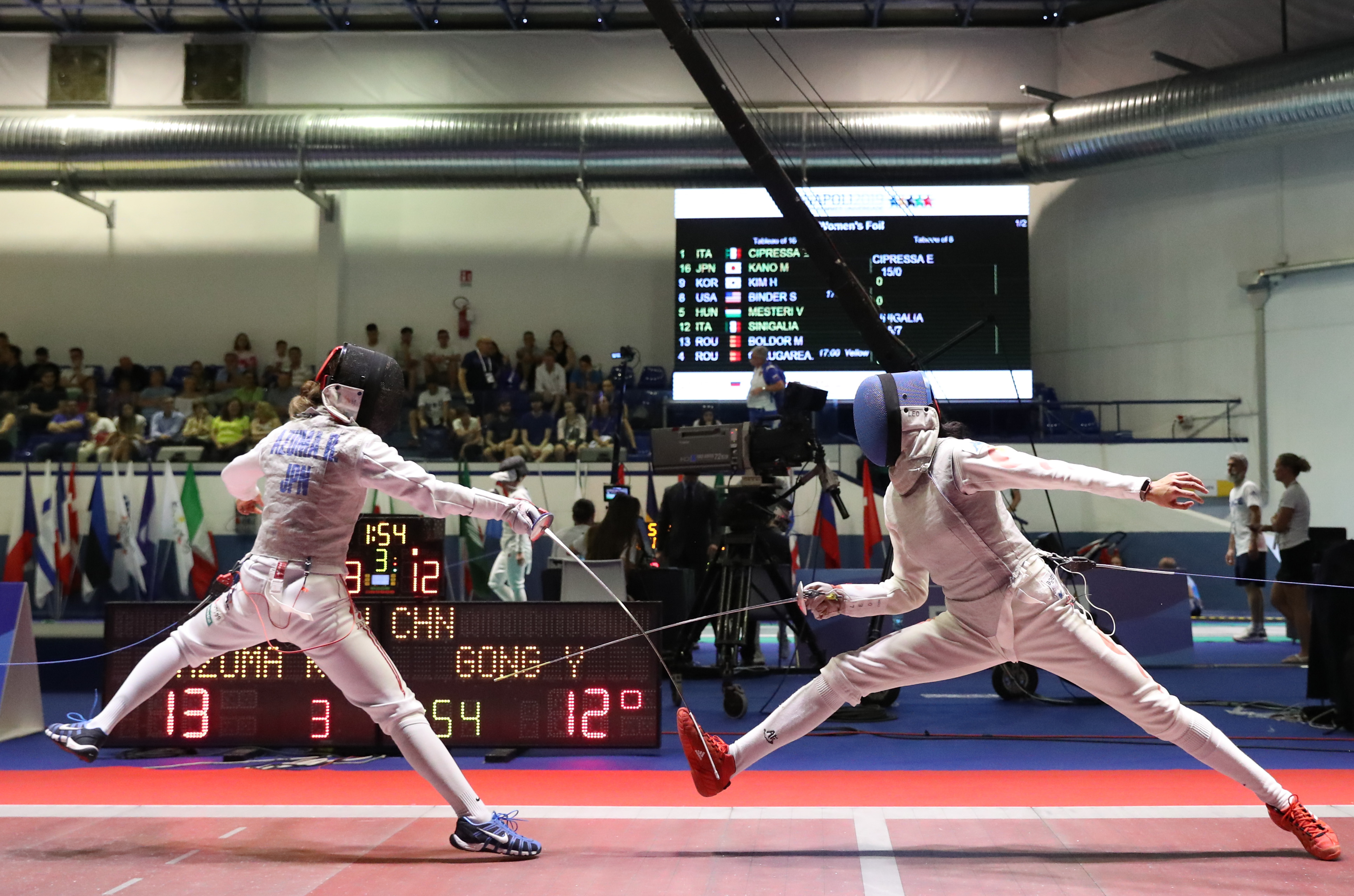 法国女子击剑选手小组赛全胜晋级淘汰赛