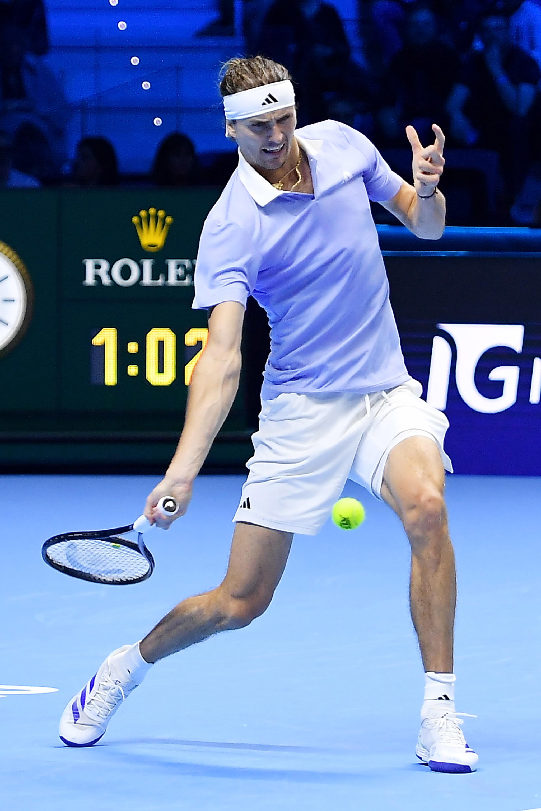 西班牙网球队力克意大利网球队，兹维列夫制霸全场的简单介绍