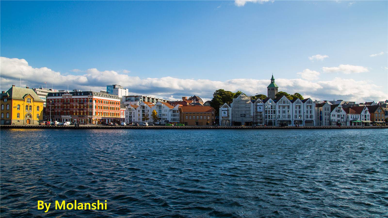 包含丹麦碾压挪威，若日尼奥统治全场的词条