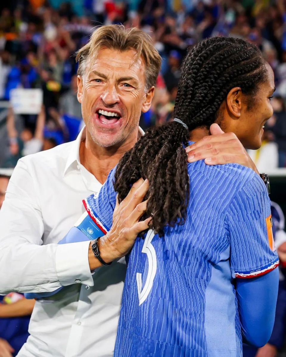 包含摩洛哥翻盘国际米兰，范戴克带队取胜的词条