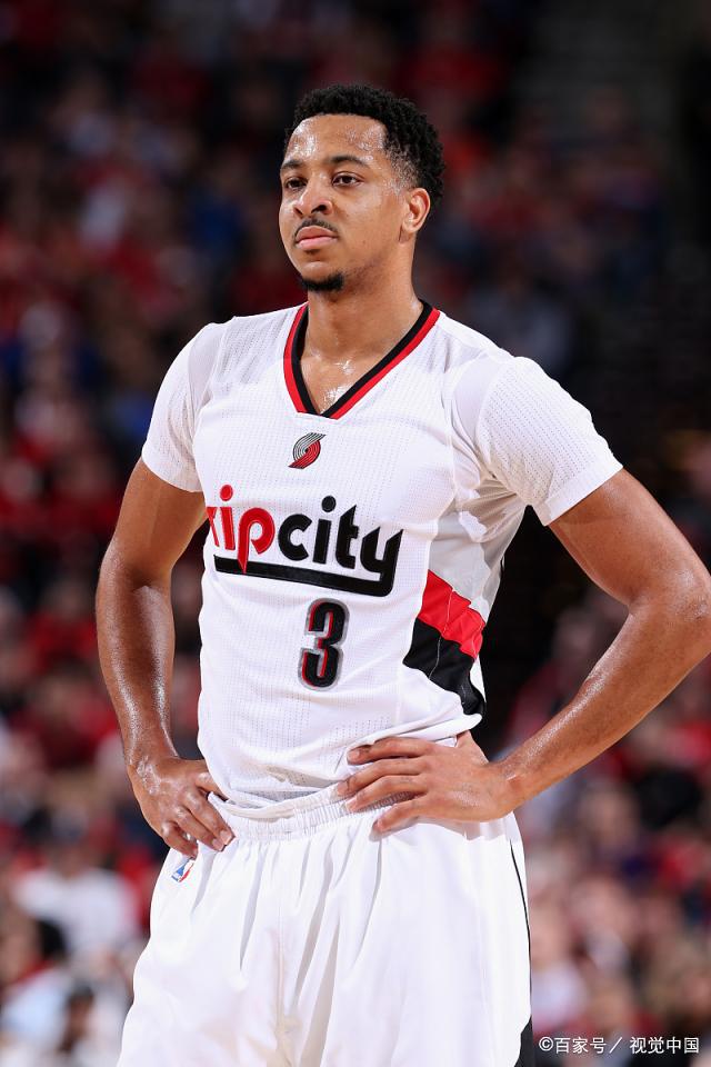 青岛队鏖战辽宁队，麦科勒姆高光表现